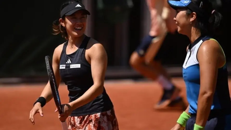 Miyu Kato y Aldila Sutjiadi fueron descalificadas de Roland Garros por golpear a una recogepelotas