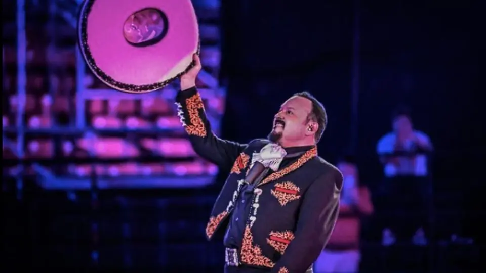 Pepe Aguilar pidió "saludo" a sus haters en la Plaza de Toros México: "Aquí FIFA no nos multa"