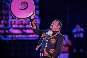 Pepe Aguilar pidió "saludo" a sus haters en la Plaza de Toros México: "Aquí FIFA no nos multa"