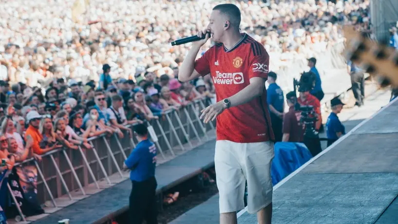 Manchester United: Rapero inglés se adelanta y revela nuevo uniforme de los Red Devils