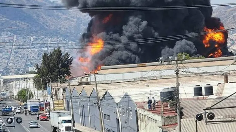 Incendio en Ecatepec: Columnas de humo negro 'nublan' Xalostoc y alertan a los habitantes