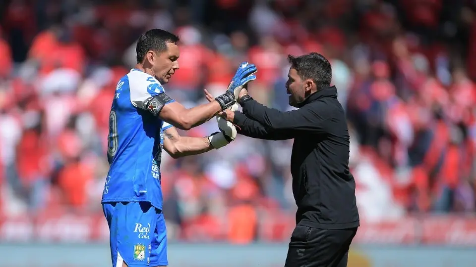 León, con dos jugadores menos, saca empate de oro ante Toluca en el 'Infierno'