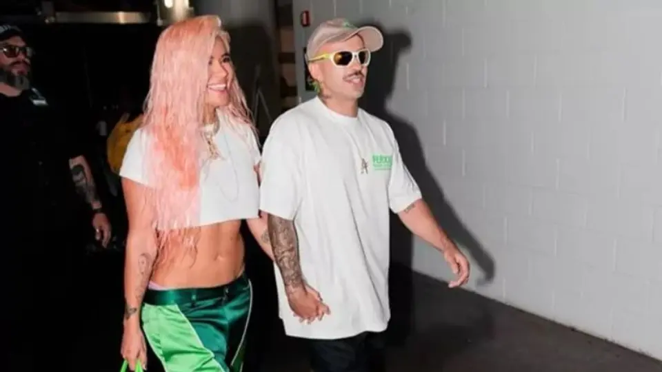Karol G y Feid confirman su relación y redes sociales se burlan de Anuel AA