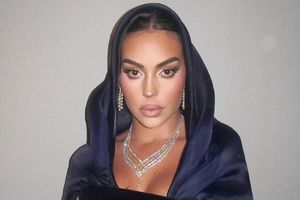 Georgina Rodríguez sorprende con vestido en su primer alfombra roja en Arabia