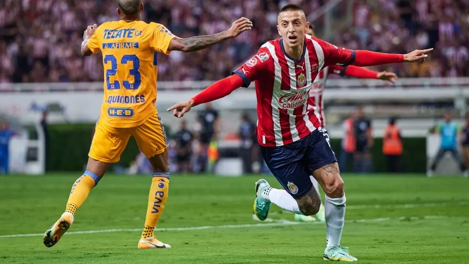 Chivas vs Tigres: Piojo Alvarado se luce con gol y asistencia en la primera mitad de la Gran Final
