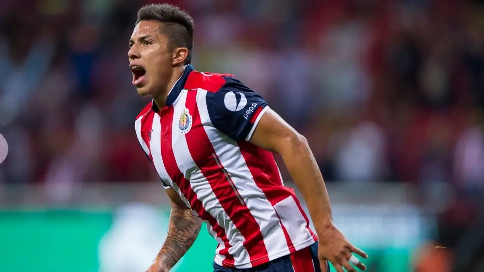 Carlos Salcedo: 'Siempre es una ilusión regresar a Chivas'