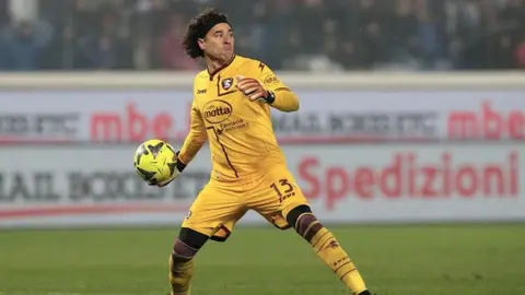 Guillermo Ochoa está en la órbita del Milan, aseguran desde Italia