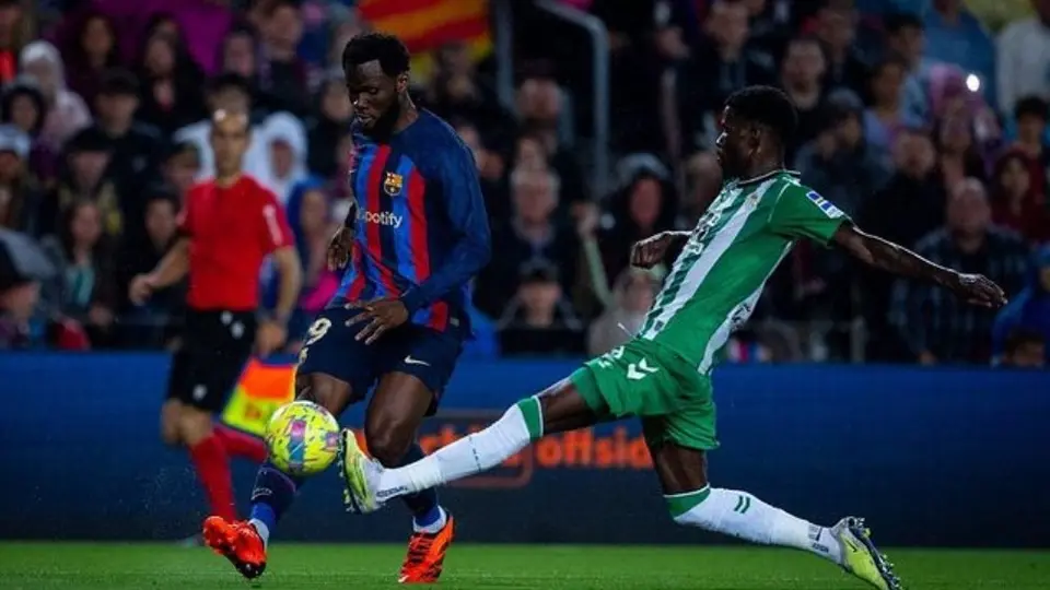 Kessie rechaza irse a Arabia Saudita para seguir en el Barcelona