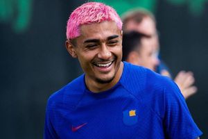 Julián Araujo: Aficionados del Barcelona vuelven meme al mexicano por 'colado'