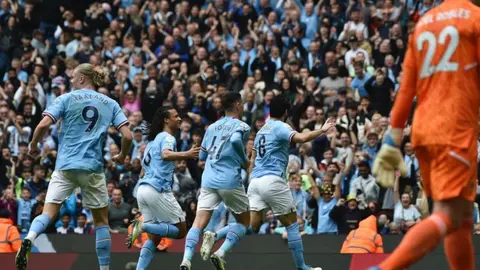 Manchester City volvió a ganar y mantiene el liderato de la Premier League