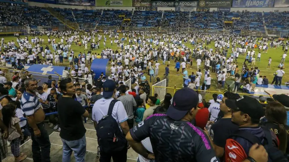 Policía detiene al presidente del equipo Alianza por estampida que dejó 12 muertos en El Salvador