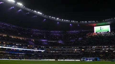 Clásico Nacional: Aficionados convirtieron el Estadio Azteca en una fiesta