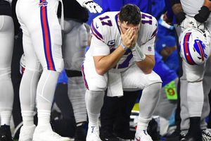 Damar Hamlin: Así fueron las reacciones de los jugadores tras el desplome del safety