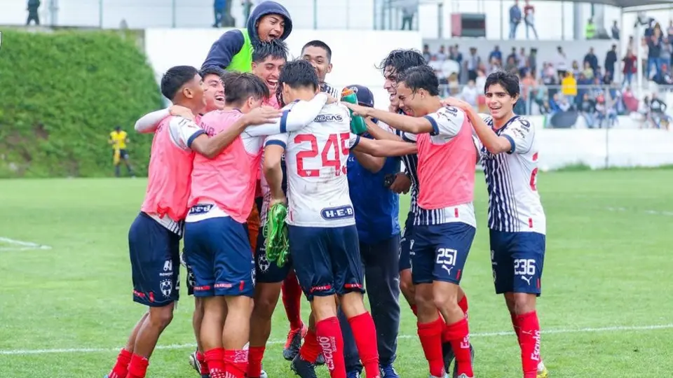 Canterano de Rayados marca un espectacular golazo en Liguilla Sub 18 frente a Chivas