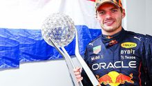 Max Verstappen le enseña al mundo dónde exhibe su trofeo de Campeón de F1