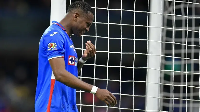 Héctor Huerta 'reventó' a Michael Estrada por su partido en el Cruz Azul vs América: 'Es un inútil'