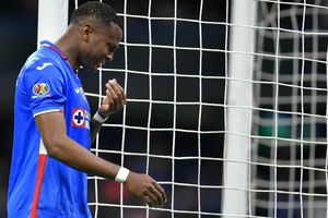 Héctor Huerta 'reventó' a Michael Estrada por su partido en el Cruz Azul vs América: 'Es un inútil'