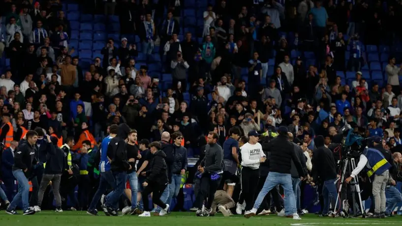 Aficionados del Espanyol persiguieron a jugadores del Barça tras el juego