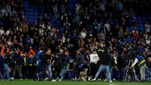 Aficionados del Espanyol persiguieron a jugadores del Barça tras el juego