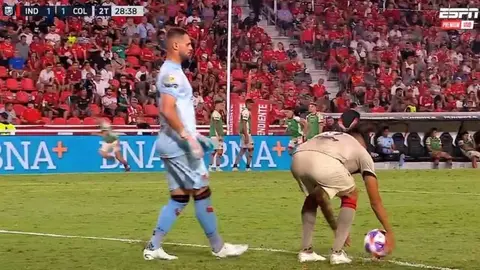 Paolo Goltz, exjugador del América, protagoniza ridículo penal en el futbol argentino