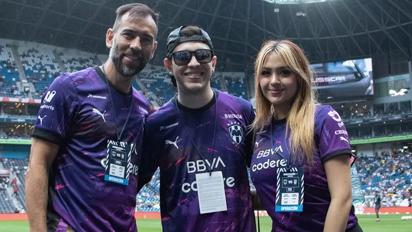 Chelito Delgado, Juan Guarnizo y Arigameplays fueron los invitados de Rayados en el Clásico Regio