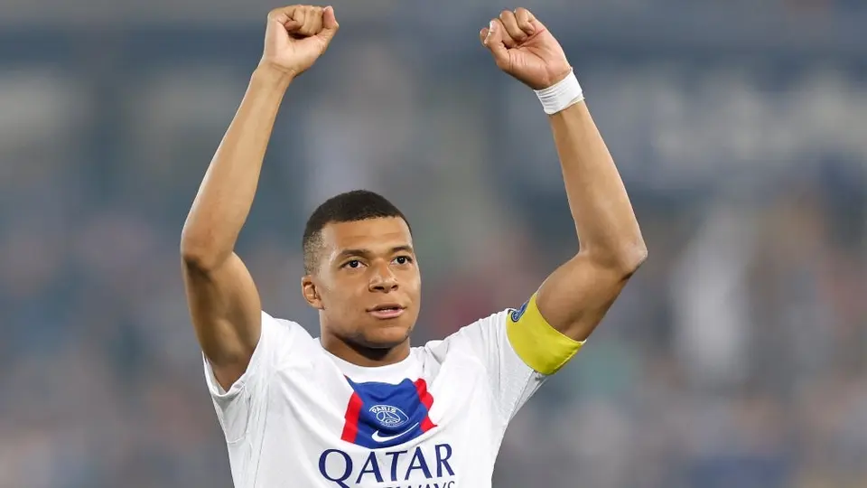 Mbappé cierra rumores y confirma que seguirá en el PSG para la próxima temporada