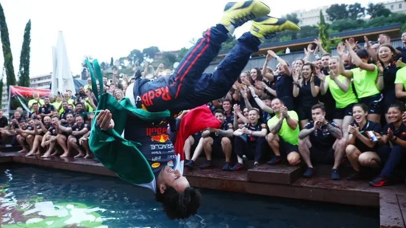 Red Bull recordó triunfo de Checo Pérez en Mónaco con canción de Shakira
