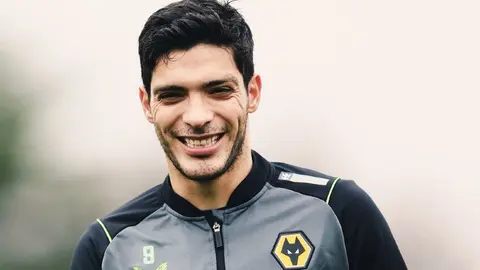 Raúl Jiménez recibe visita del presidente de Besiktas, que busca su fichaje