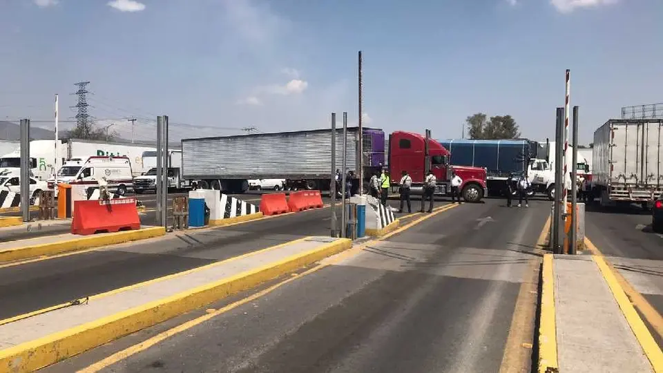 Carretera México-Pachuca, bloqueada por manifestación de transportistas