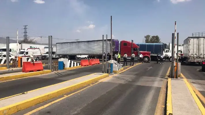 Carretera México-Pachuca, bloqueada por manifestación de transportistas