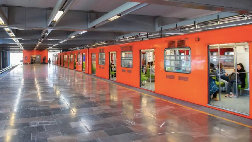 La estación Jamaica de la Linea 9 del metro sufrió aparatoso incidente