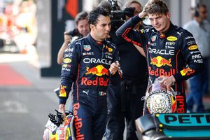 Checo Pérez vuelve a vencer a Max Verstappen, en esta ocasión en redes sociales