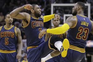 Kyrie Irving: LeBron James, molesto con Lakers por no lograr traspaso