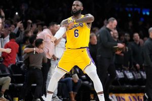 La batalla de LeBron James ya es contra la historia, el Rey quiere otro título