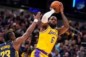 LeBron James, a 63 puntos de ser el máximo anotador de la NBA tras victoria de Lakers