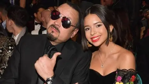 ¿Pepe Aguilar desesperado por vender boletos?; Sugieren a Angela hacer su show en Argentina