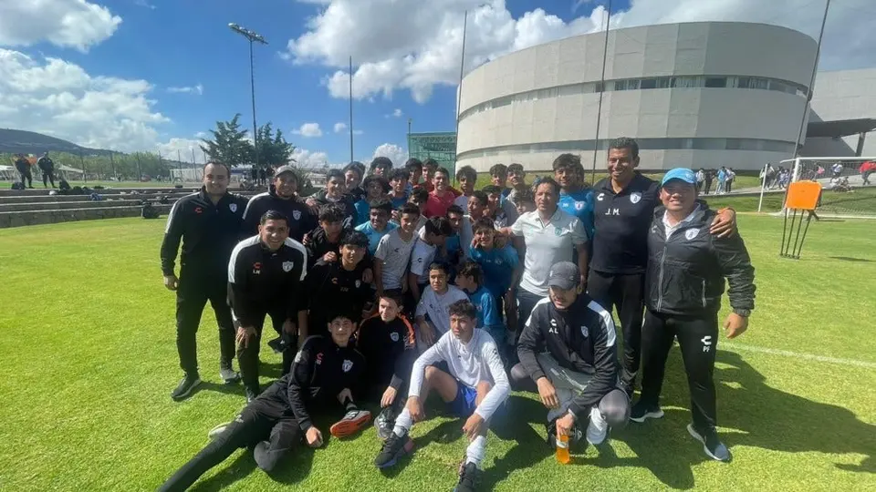 ¡Regresa a sus raíces! Hirving Lozano estuvo presente con la Sub-14 de los Tuzos del Pachuca