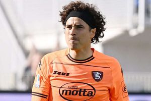 Guillermo Ochoa pasa de portero a 'Superhéroe' en nueva historieta