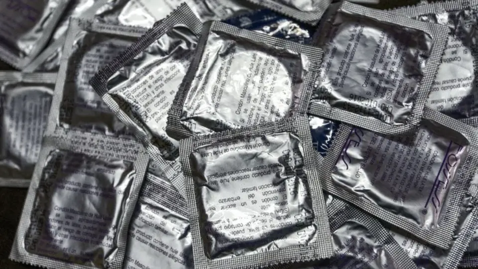 Cofepris emite alerta por famosa marca de condones pirata