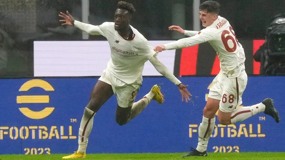 Serie A: Roma arrebata triunfo al Milan en San Siro con gol agónico