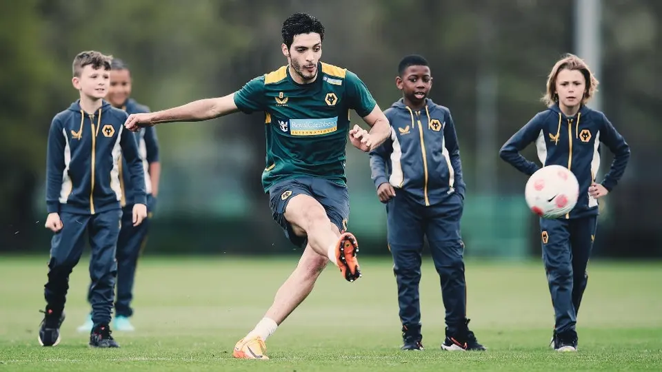 Raúl Jiménez, un lobo sin rumbo en la Premier League con el Wolverhampton