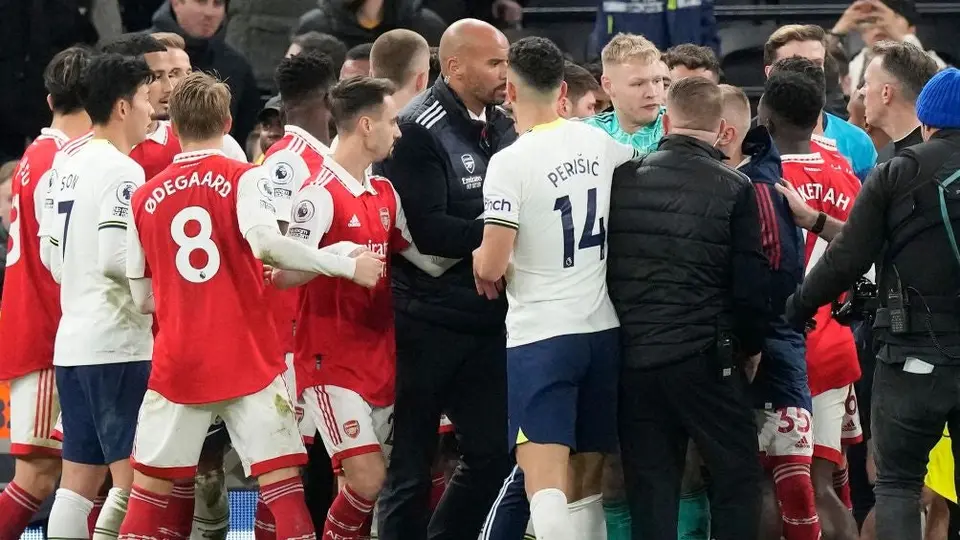 Arsenal: Hombre enfrenta cargo por agredir a portero durante derbi contra Tottenham