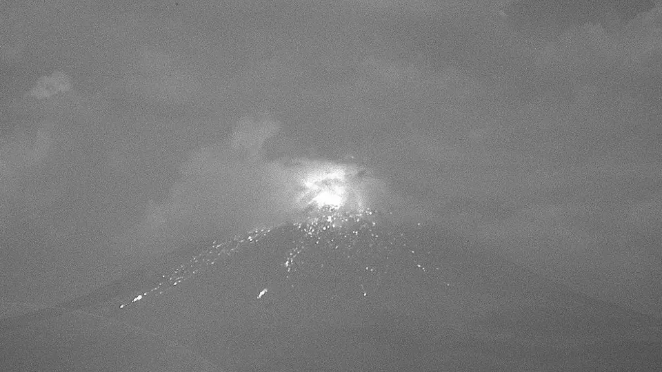 Aeropuerto Benito Juárez cierra operaciones por presencia de cenizas del Popocatépetl