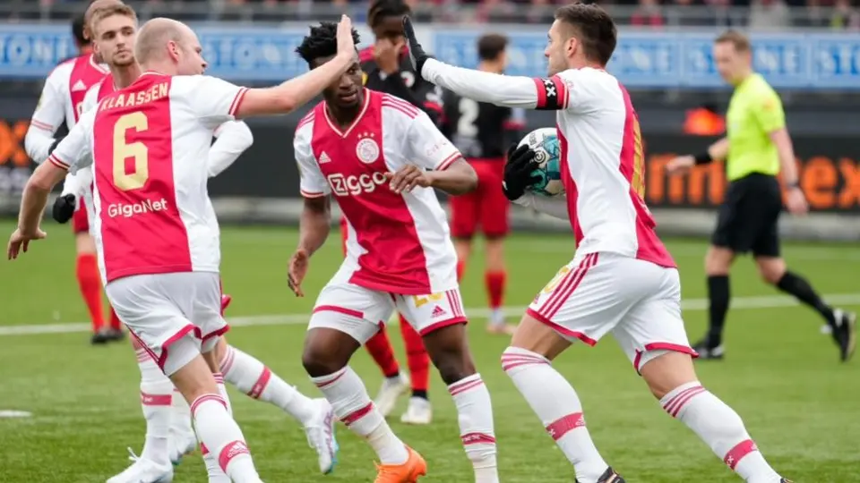 Edson Álvarez fue titular en goleada del Ajax al Excelsior; Jorge Sánchez, en la banca