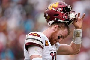 Carson Wentz causó indignación en redes sociales tras cazar un oso negro