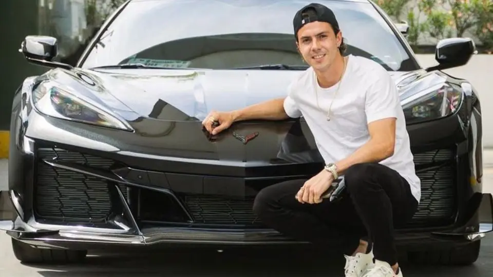 Sebastián Córdova 'sorprende' en redes sociales mostrando su auto con valor de 4 millones de pesos