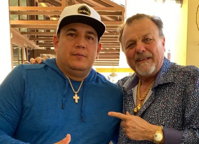 Team Canelo fue buscado por el mánager de Benavidez para una pelea por el Campeón Unificado