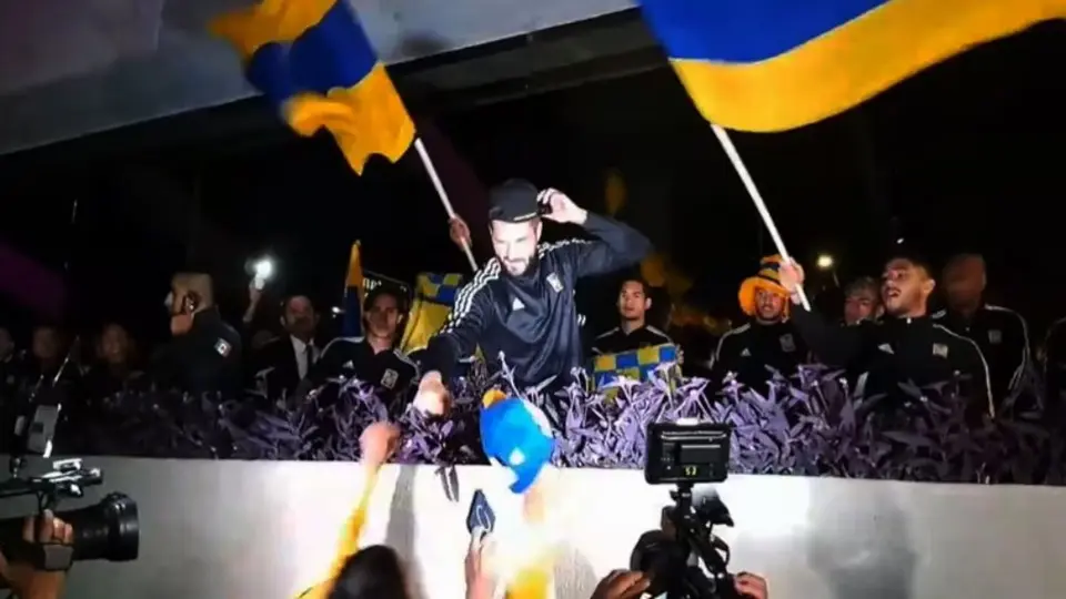 Tigres: Gignac tuvo gran gesto con aficionado al intercambiarle su gorra