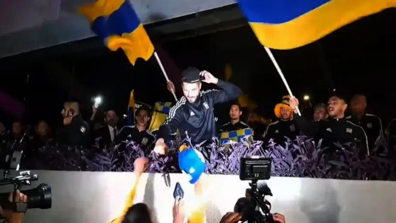 Tigres: Gignac tuvo gran gesto con aficionado al intercambiarle su gorra