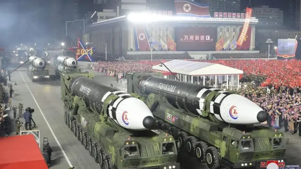 Corea del Norte y Kim Jong-un lanzan misil balístico de largo alcance al mar de Japón